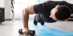 Uomo che fa workout