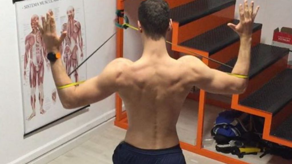 Allenamento, quali muscoli si allenano l\'elastico