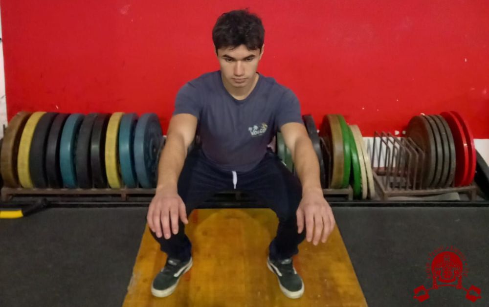 Atleta che esegue un esercizio