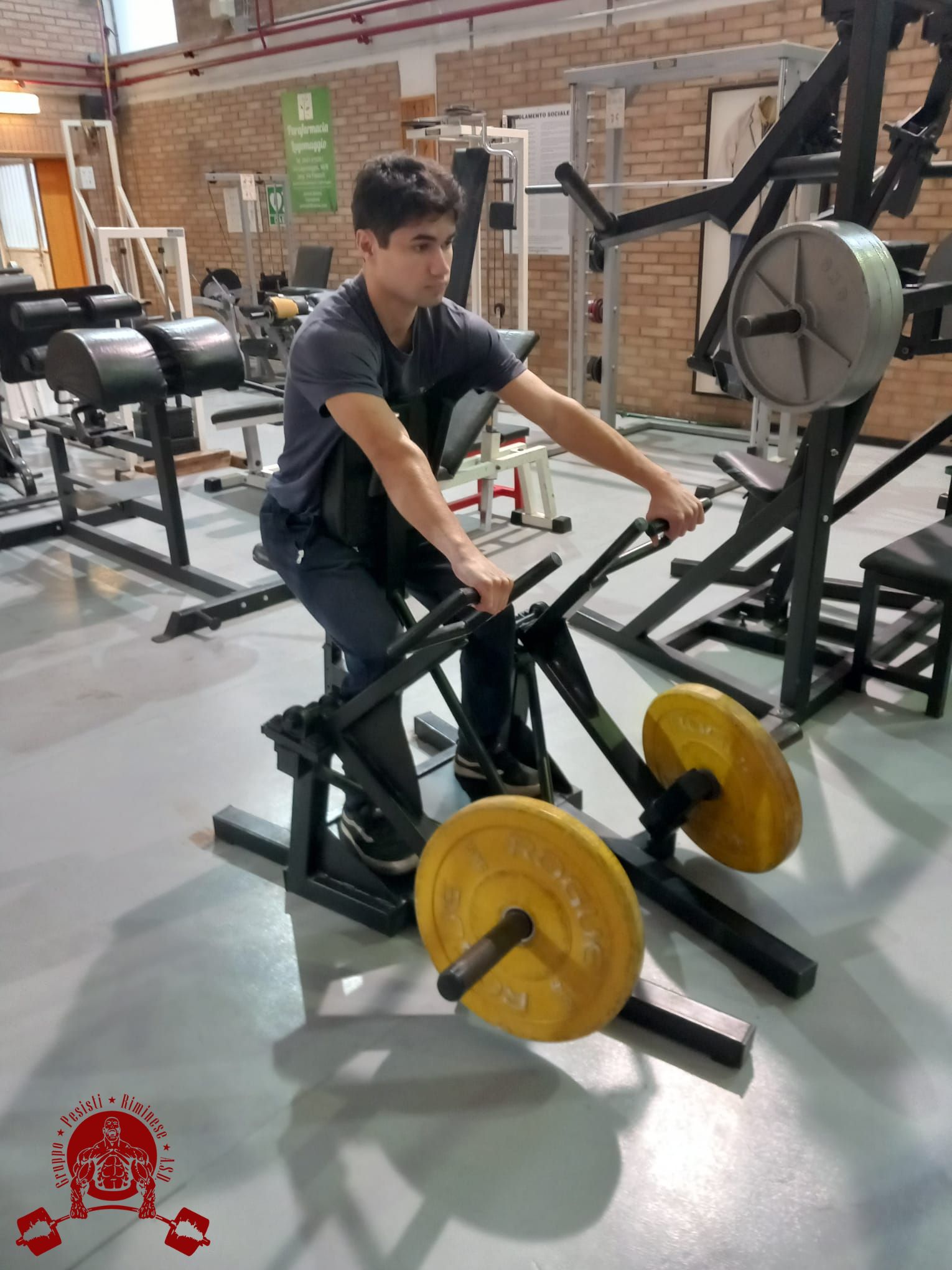Atleta che si prepara all'esecuzione dell'upper back
